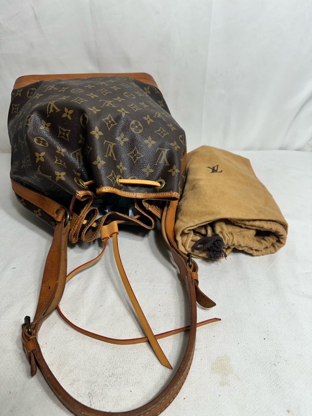 Louis Vuitton Shoulder Bag - Picture 6 of 11